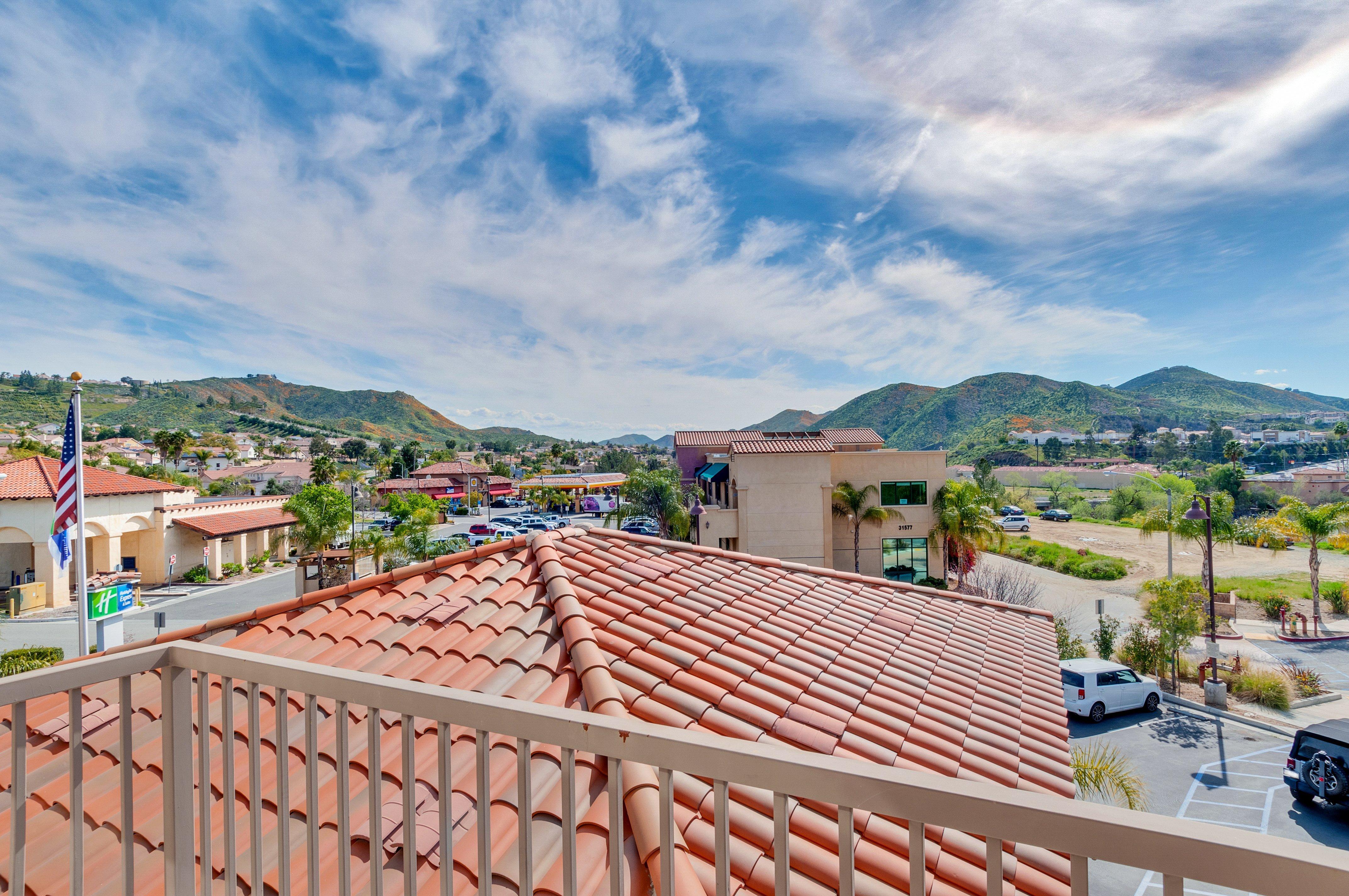 Holiday Inn Express Hotel & Suites Lake Elsinore By Ihg Екстериор снимка