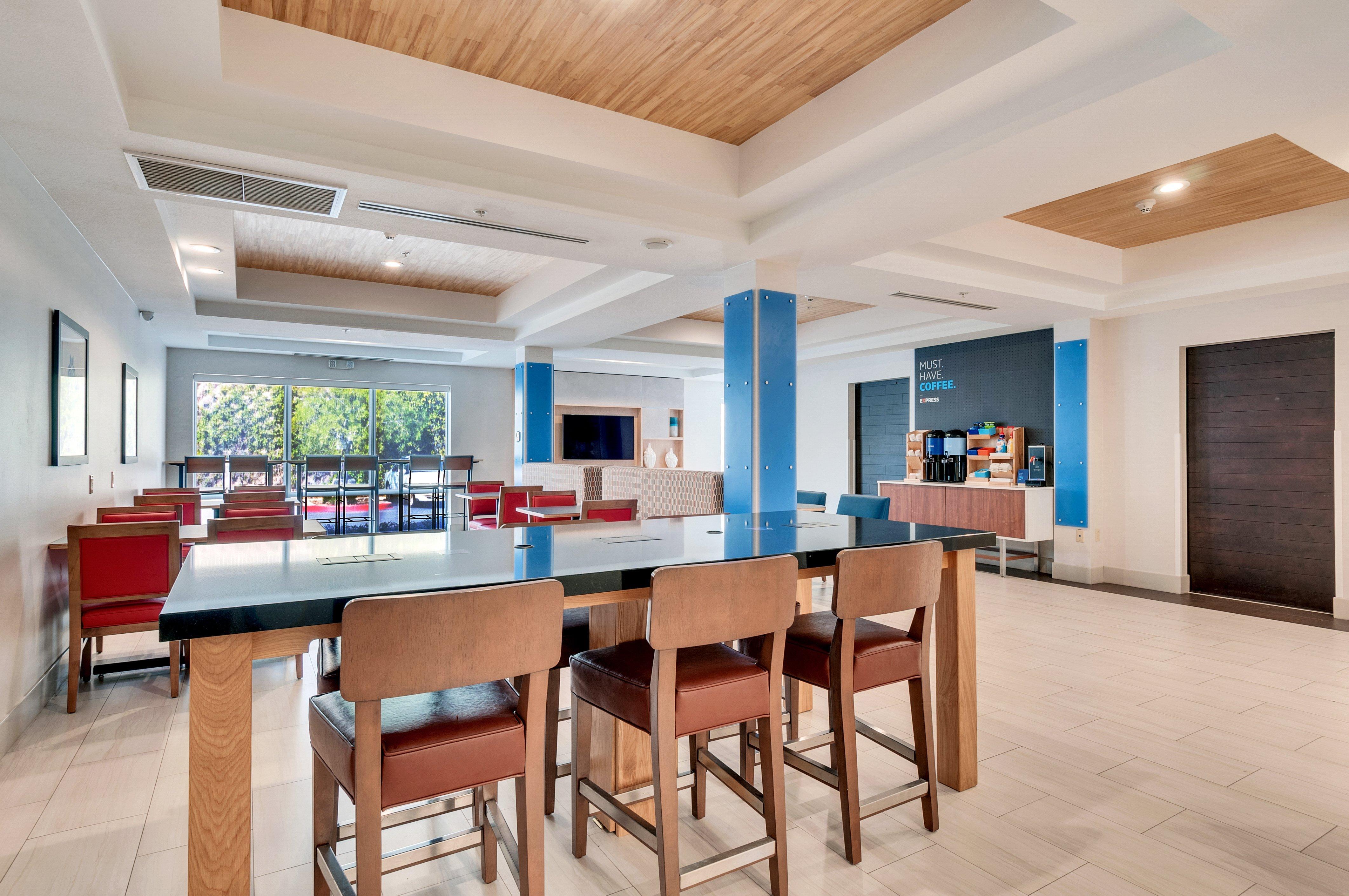 Holiday Inn Express Hotel & Suites Lake Elsinore By Ihg Екстериор снимка