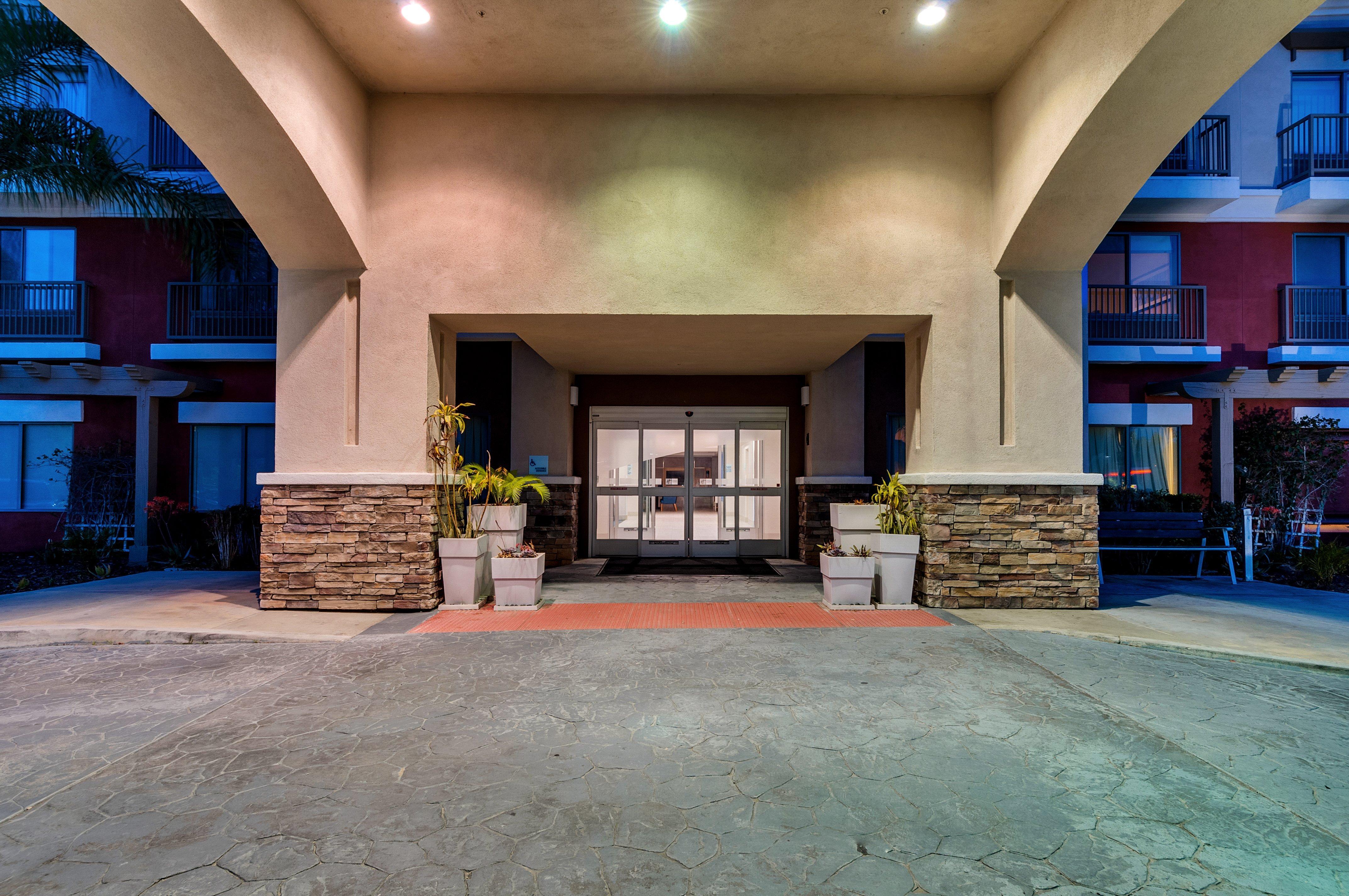 Holiday Inn Express Hotel & Suites Lake Elsinore By Ihg Екстериор снимка