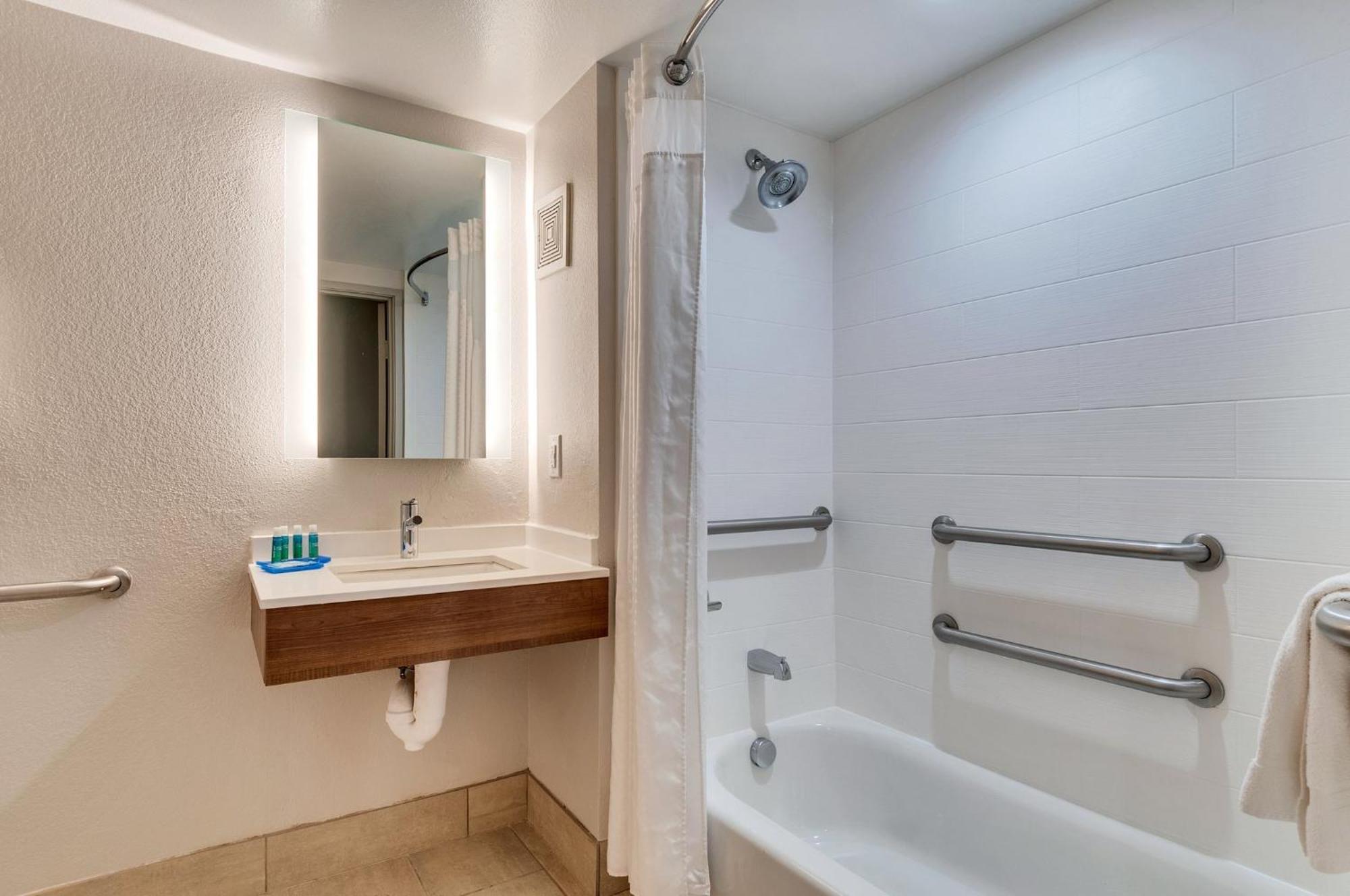 Holiday Inn Express Hotel & Suites Lake Elsinore By Ihg Екстериор снимка